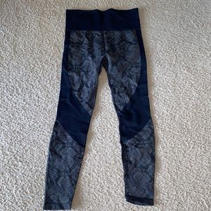 High waisted, tight fitted lifting leggings.